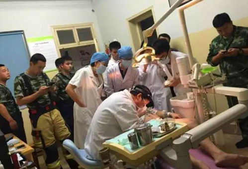 男子下体被扳手套住17小时 最后口腔科医生解了围